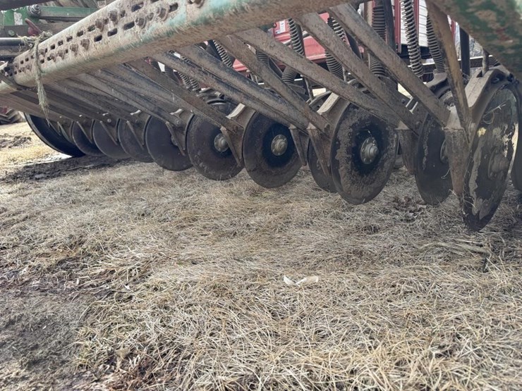 john-deere-300-image-9