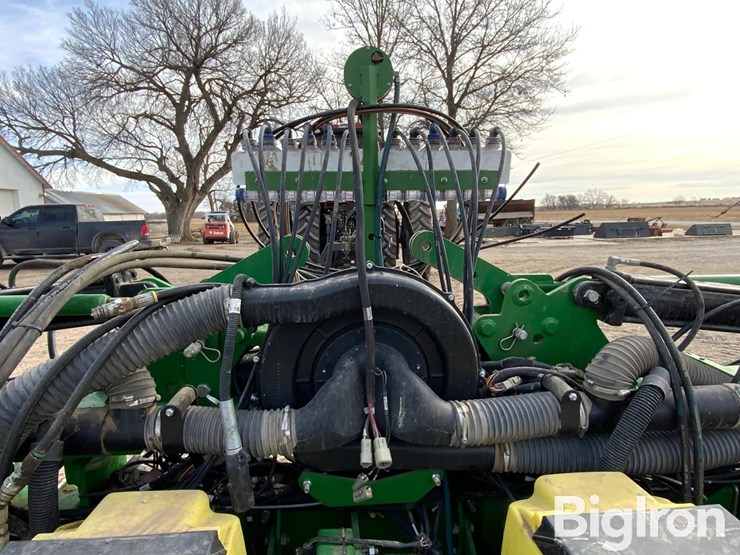 2018-john-deere-1725-image-20