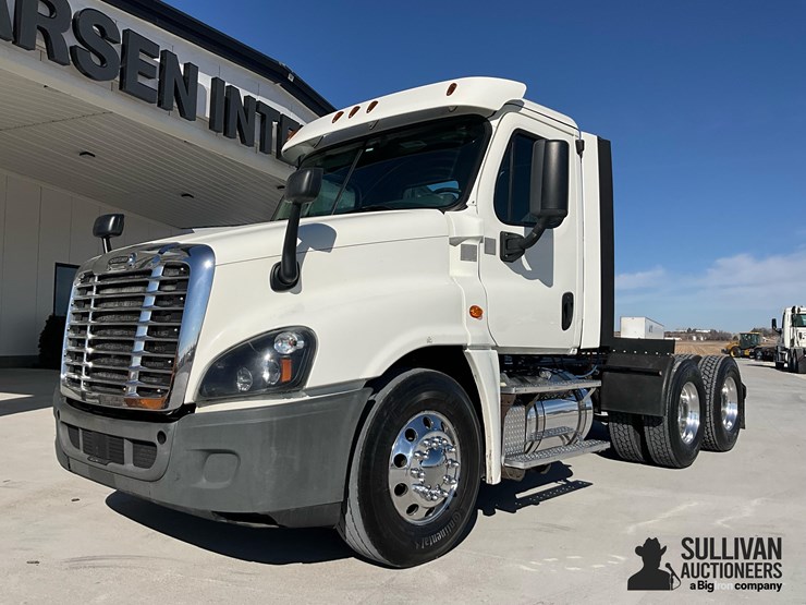 2018-freightliner-cascadia-125-image-1