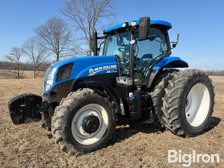 2015-new-holland-t7.210-image-1