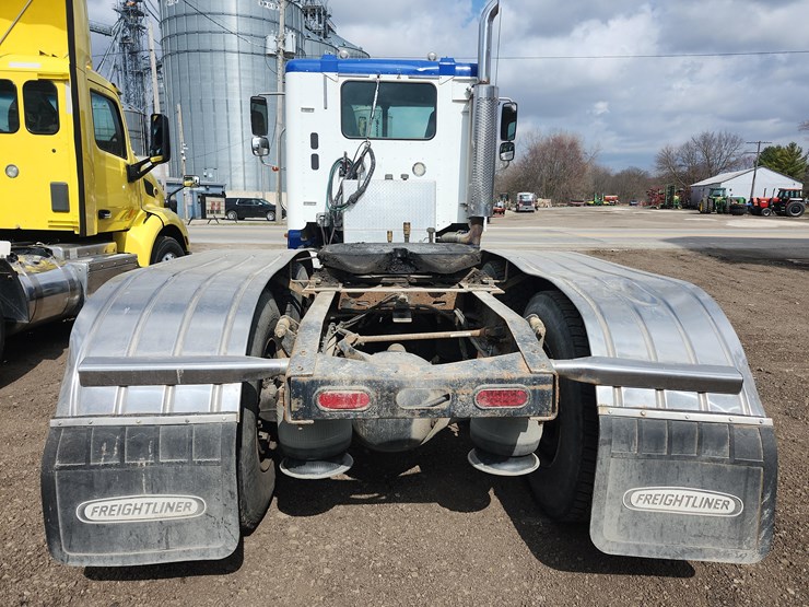 tag-#285,-freightliner-semi-image-8