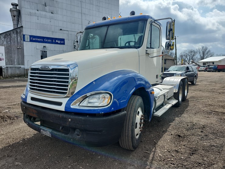 tag-#285,-freightliner-semi-image-1