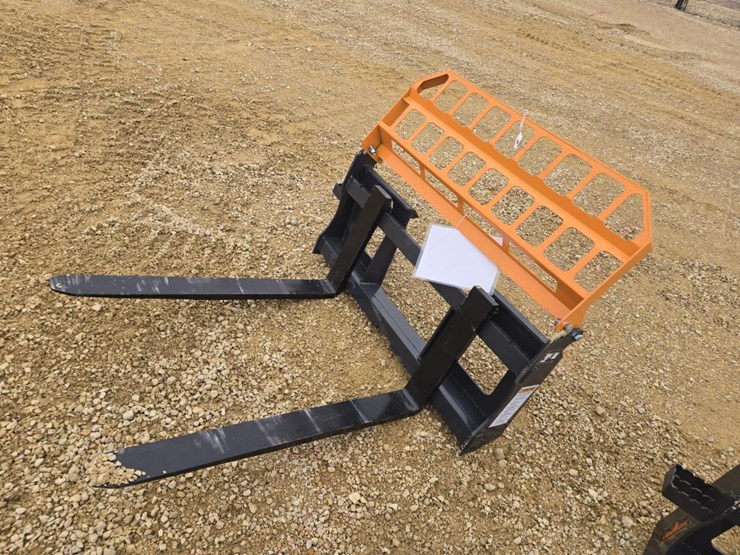 #8074-•-new-skid-steer-pallet-forks---4000-lb-rating-image-1
