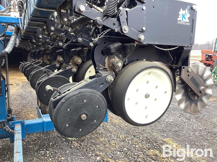 2010-kinze-3500-image-11