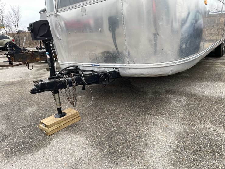 #1435-•-1978-airstream-land-yacht-31'---fully-remodeled,-road-ready-(has-wi-title)-(of)-image-156