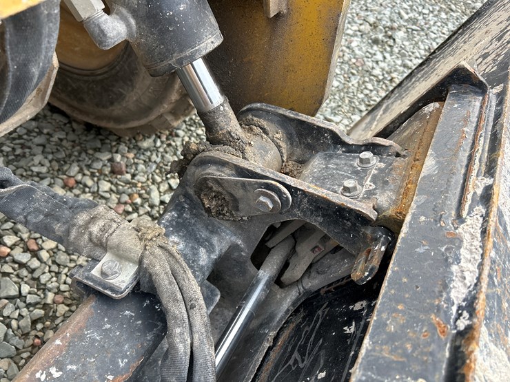 caterpillar-262d-image-12