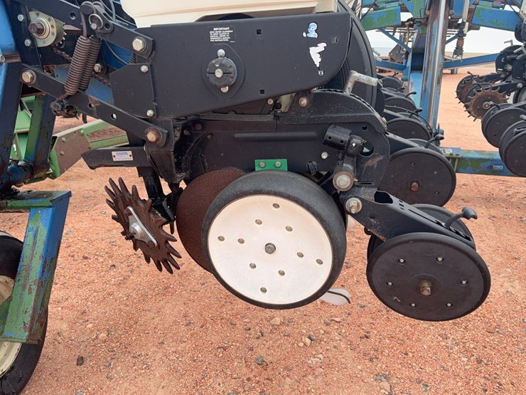 kinze-corn-planter-image-10