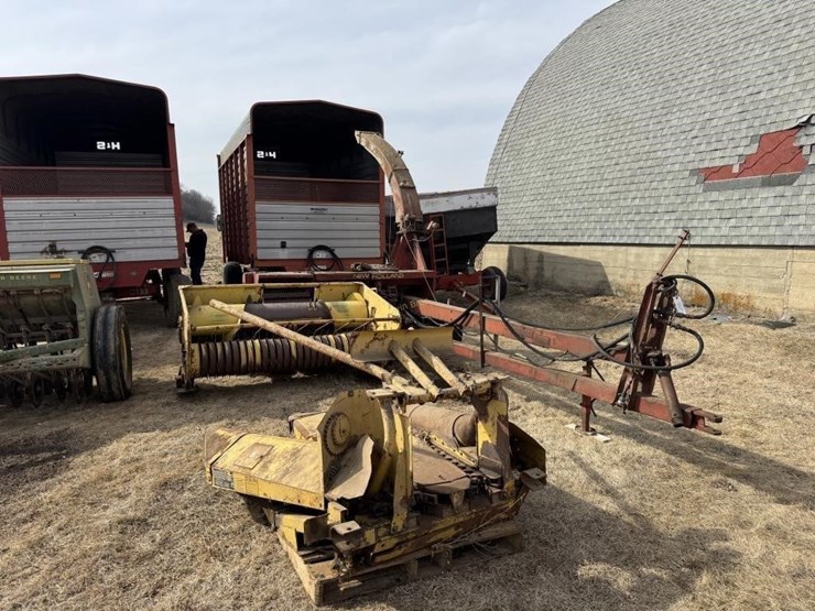 new-holland-892-image-1