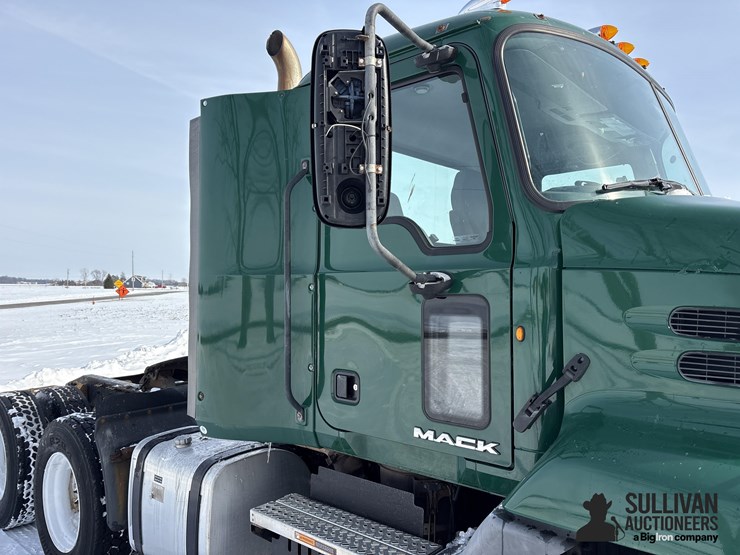 2014-mack-pinnacle-cxu613-image-14
