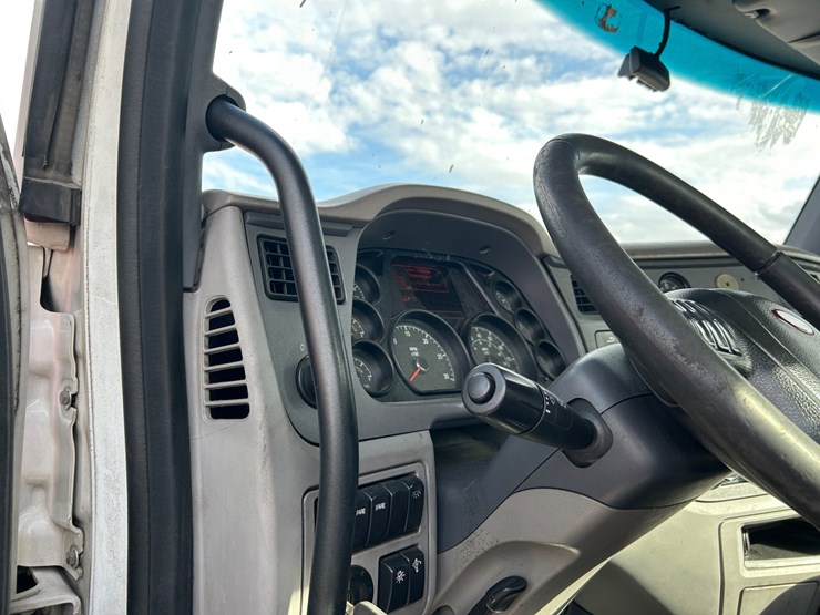 2016-peterbilt-579-image-59