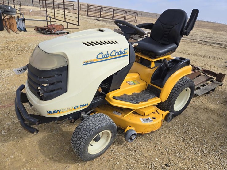 cub-cadet-gt2544-image-1