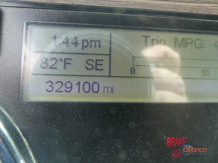 2016-freightliner-122sd-image-18