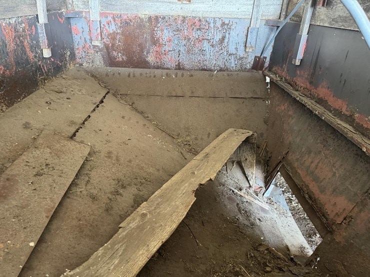 gravity-box-on-john-deere-gear-image-5