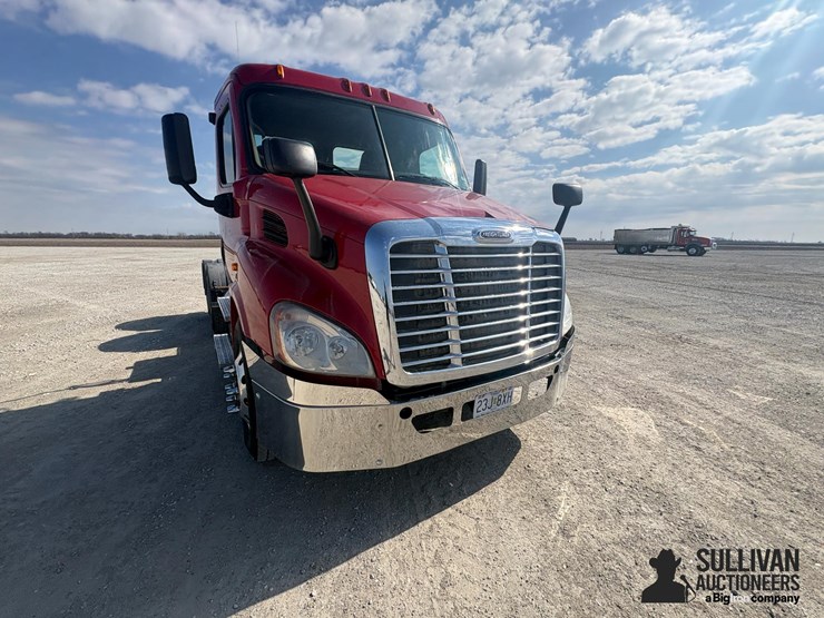 2015-freightliner-cascadia-113-image-16