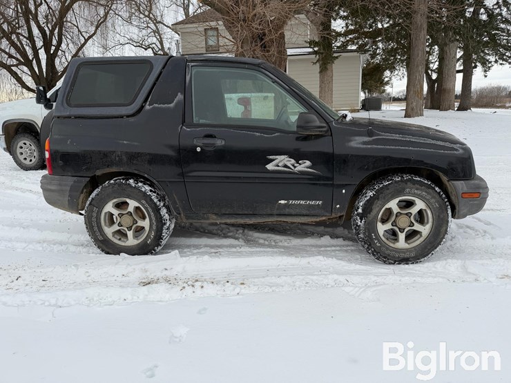 2003-chevrolet-tracker-image-4