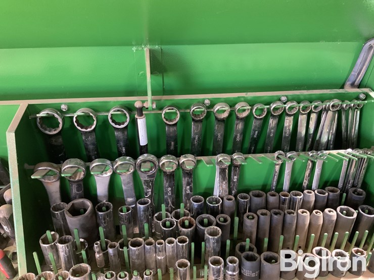 john-deere-toolbox-&-tools-image-9