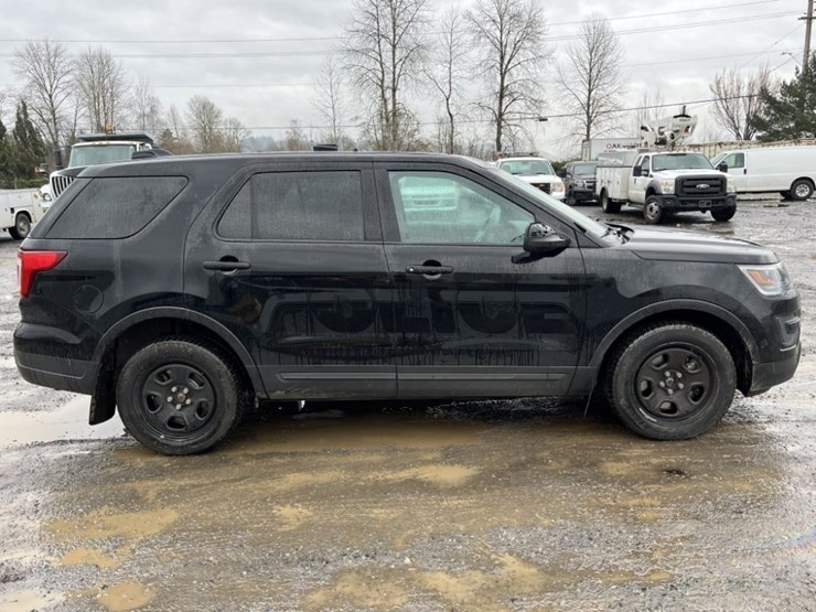 2018-ford-explorer-image-3
