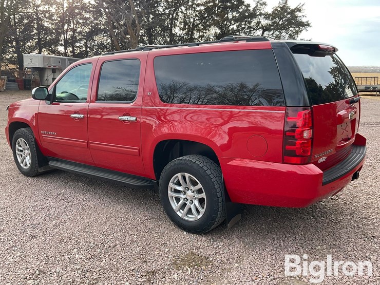 2012-chevrolet-suburban-1500-image-7