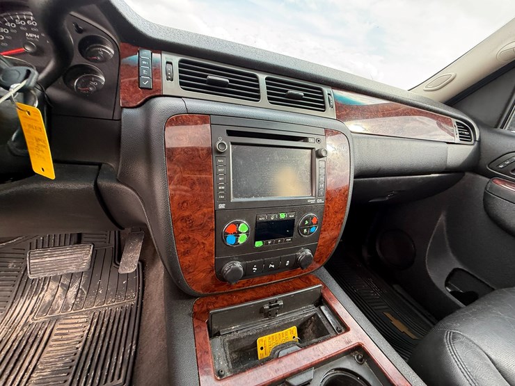 2014-chevrolet-tahoe-image-29