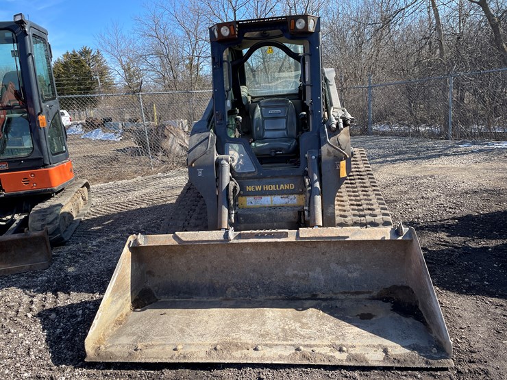 2019-new-holland-c237-image-2