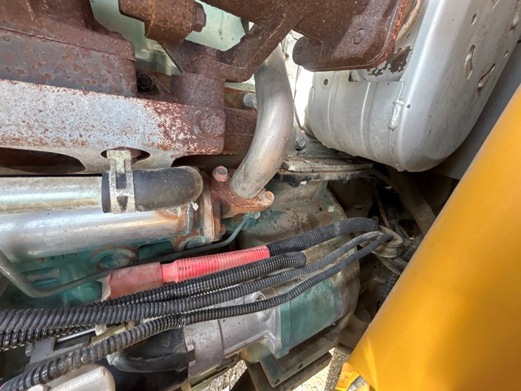 2012-volvo-bl70b-image-83