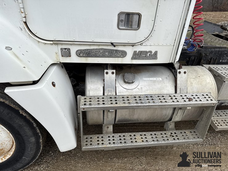 1996-freightliner-fld112-image-11