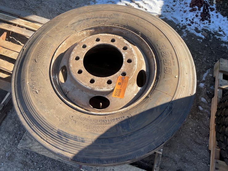 #6002-•-(2)-11r22.5-tires-image-2