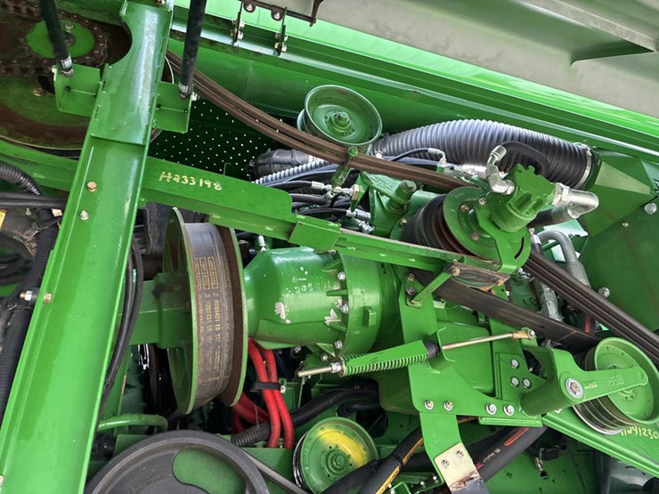 2013-john-deere-s680-image-61