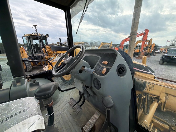 caterpillar-416d-image-12