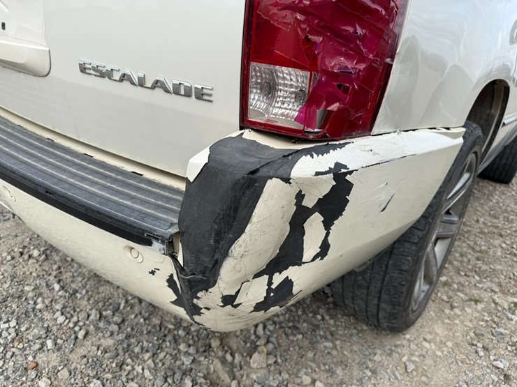 2011-cadillac-escalade-image-6