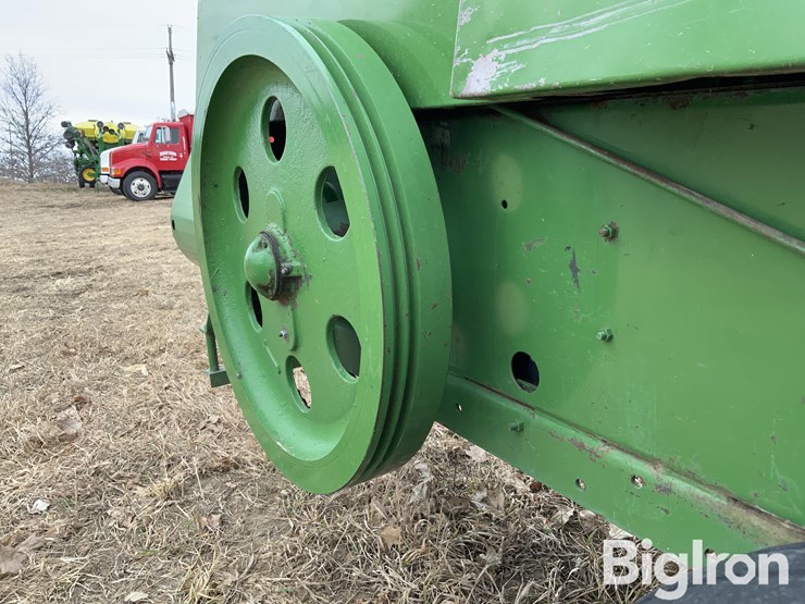 john-deere-336-image-17