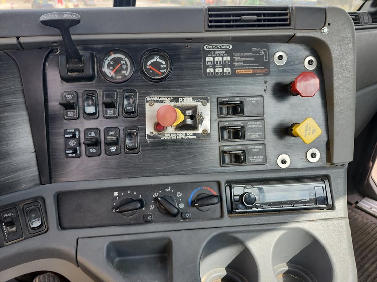 tag-#285,-freightliner-semi-image-23