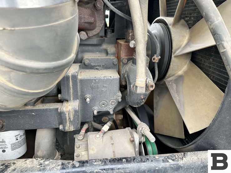 1999-freightliner-fld120-image-29