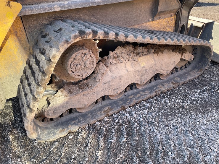 2019-new-holland-c237-image-20