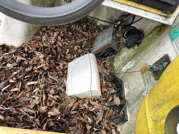 #1439-•-1998-fling-boat-with-trailer-(no-title)-(of)-image-36