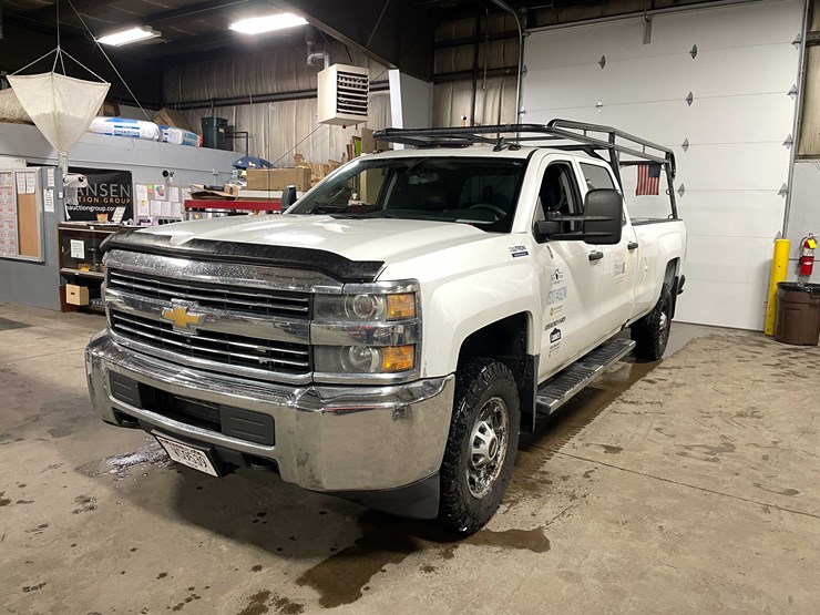 2015-chevrolet-silverado-2500hd-image-1