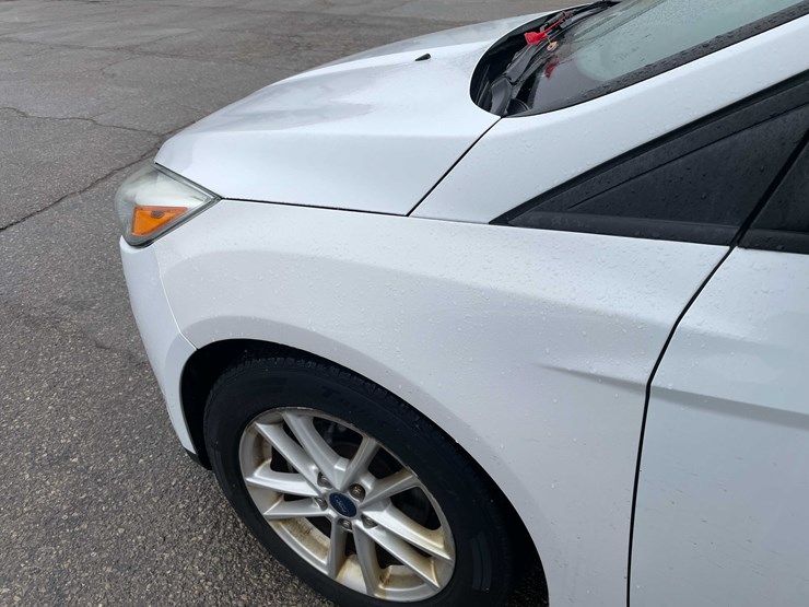 #1428-•-2015-white-ford-focus-se-sedan-(has-wi-title)-image-30