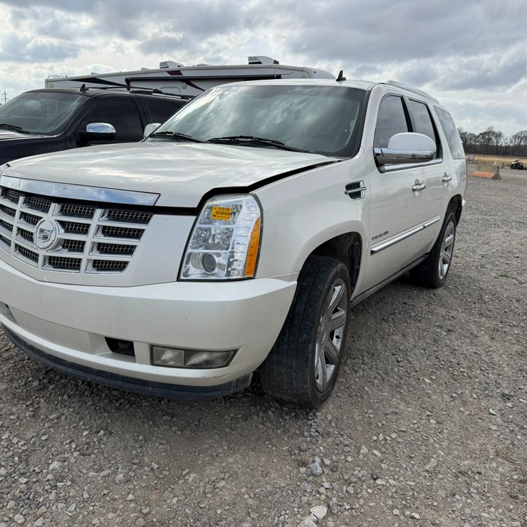 2011 CADILLAC ESCALADE