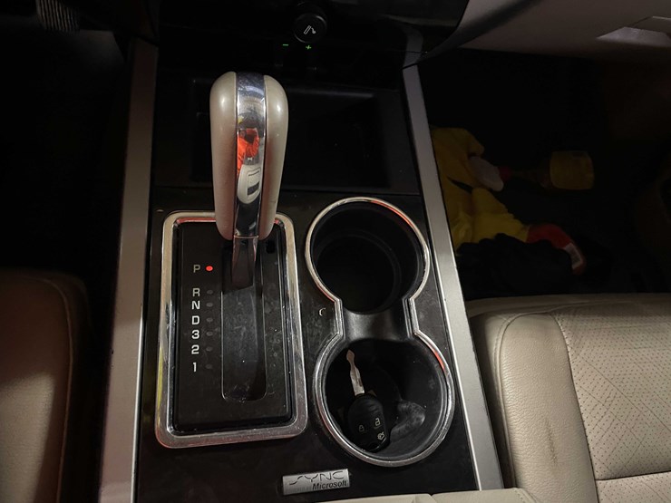 2014-ford-expedition-limited-image-23