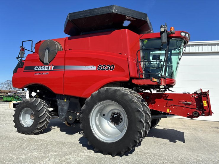 2012-case-ih-8230-image-1