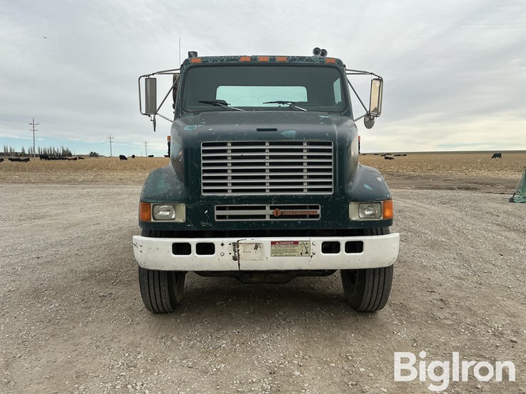 1990-international-8100-image-2