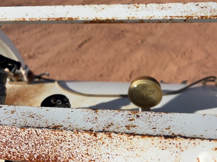 anhydrous-tank-with-trailer-image-10