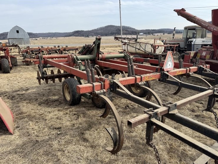 brillion-9-shank-chisel-plow-image-7