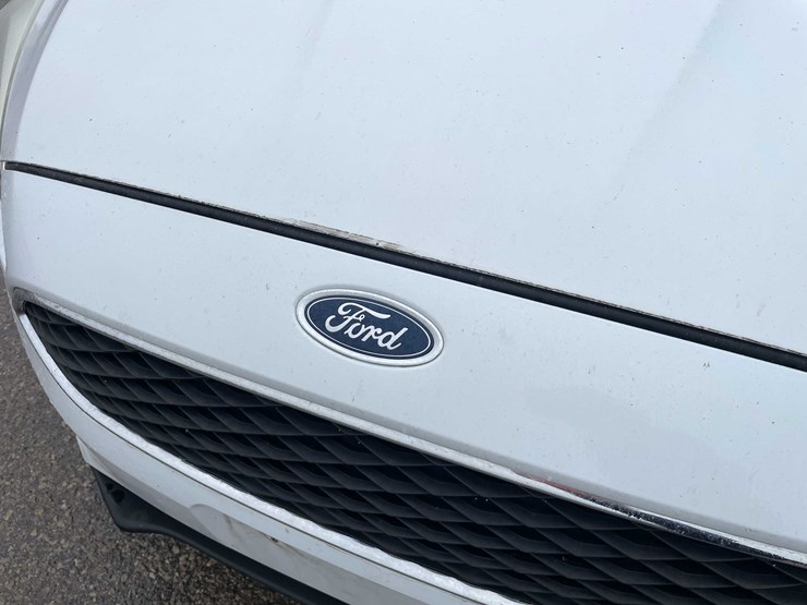 #1428-•-2015-white-ford-focus-se-sedan-(has-wi-title)-image-9