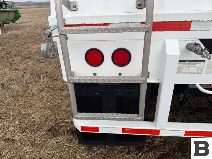 2007-neville-trailer-image-11