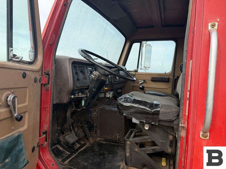 1985-international-s2300-image-51