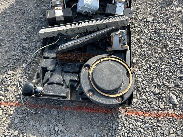 #25639-•-pallet-of-push-broom-heads,-and-circular-saws-inv#-25639-image-3