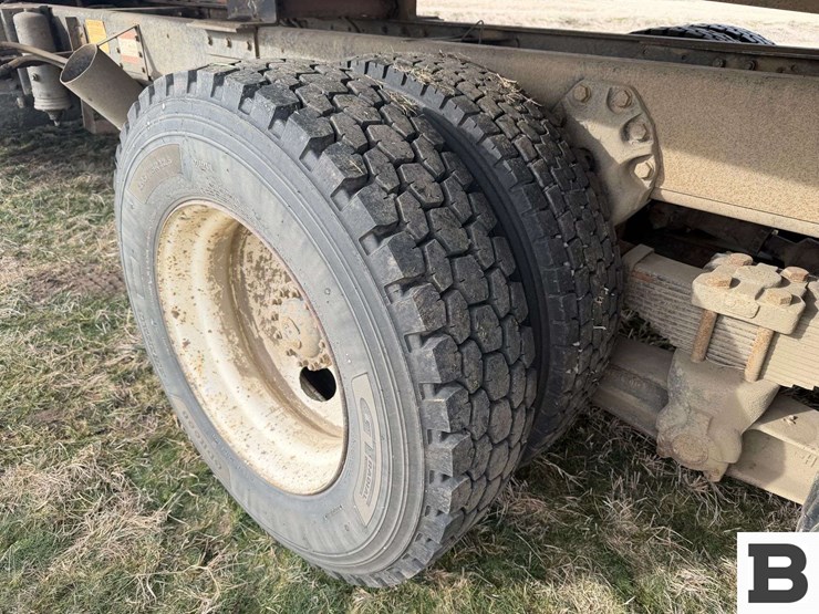 1985-international-s2300-image-32