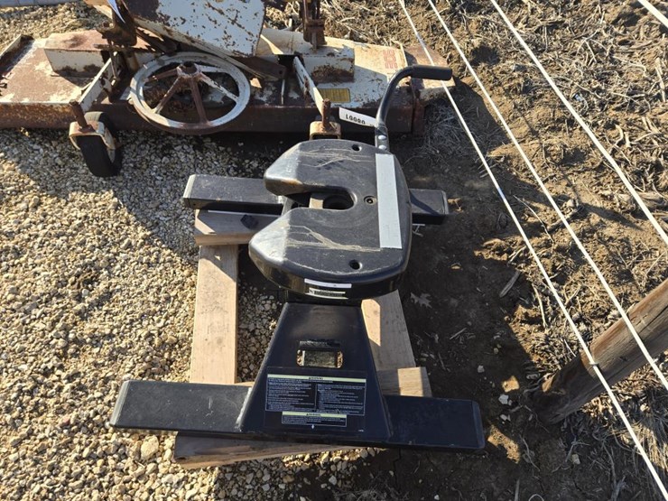 #8061-•-bulldog-hi-rise-5th-wheel-adapter-hitch-image-2