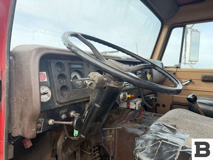 1985-international-s2300-image-57